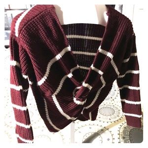 Sweater twisted front